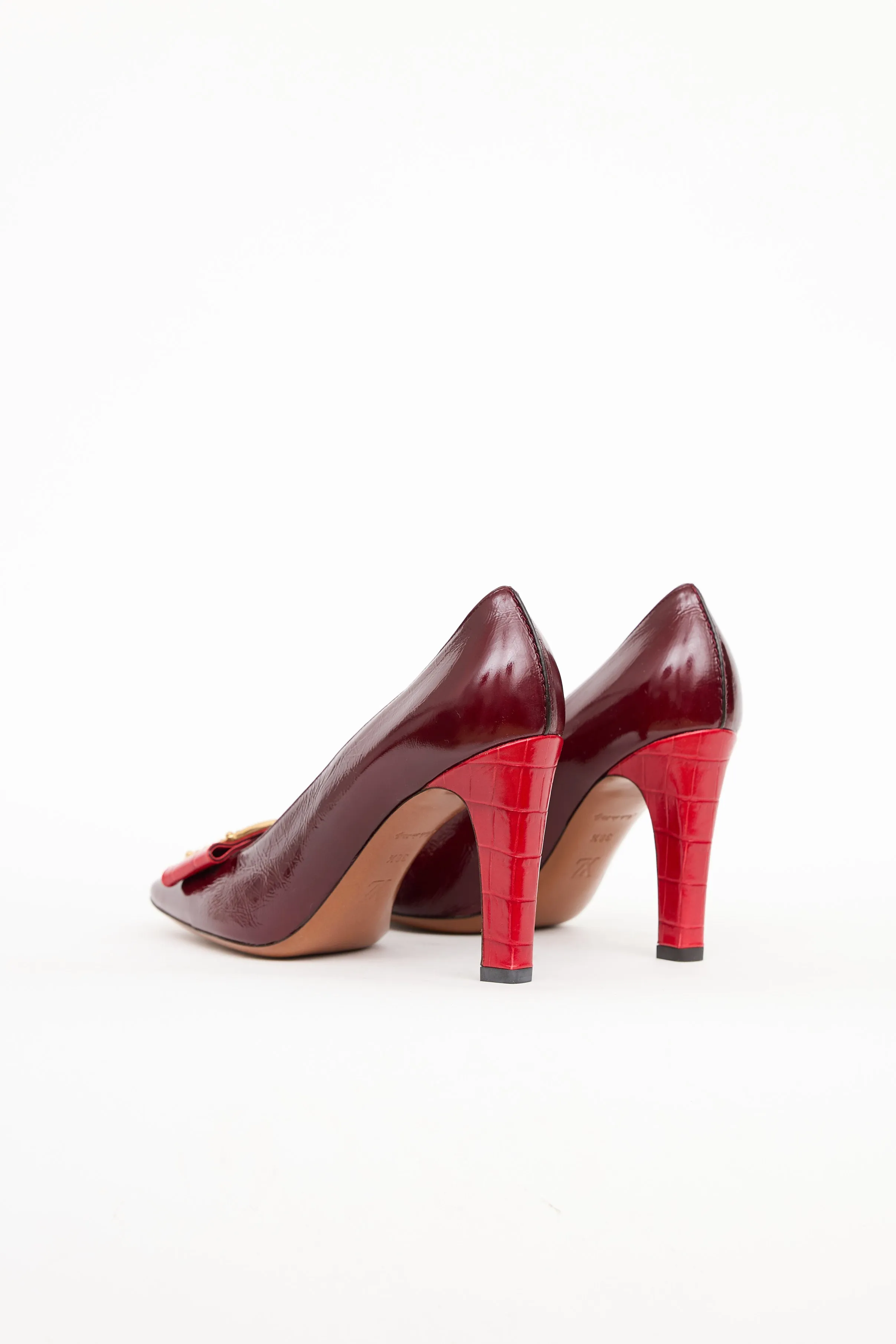 2006 Fleur Logo Pump