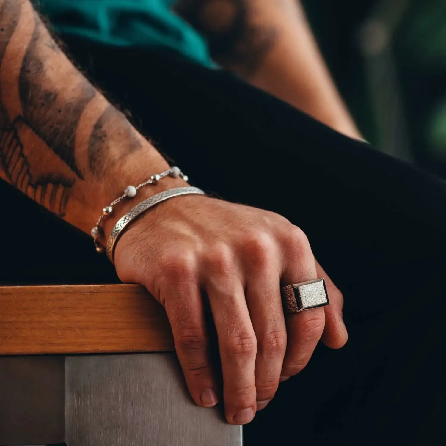 BOLD RING.
