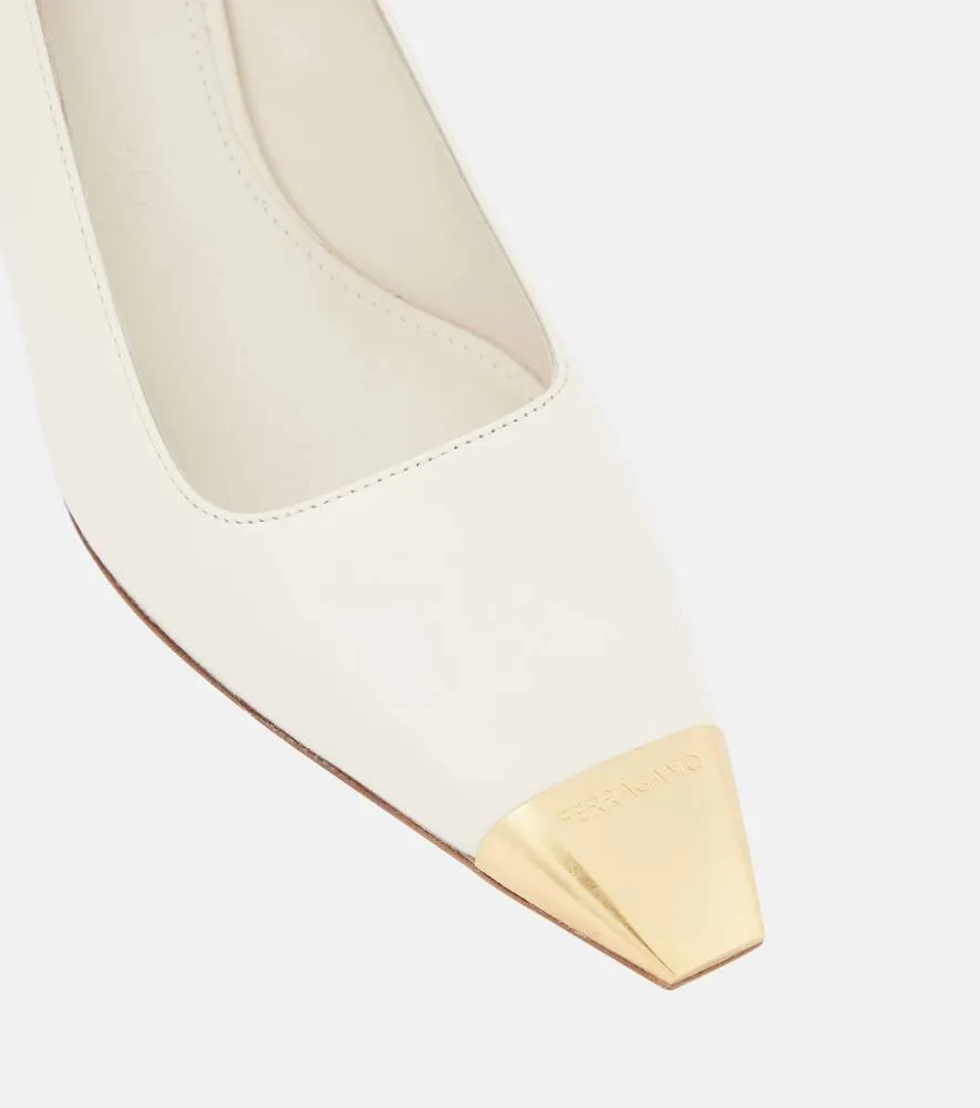 Ferragamo Leather pumps