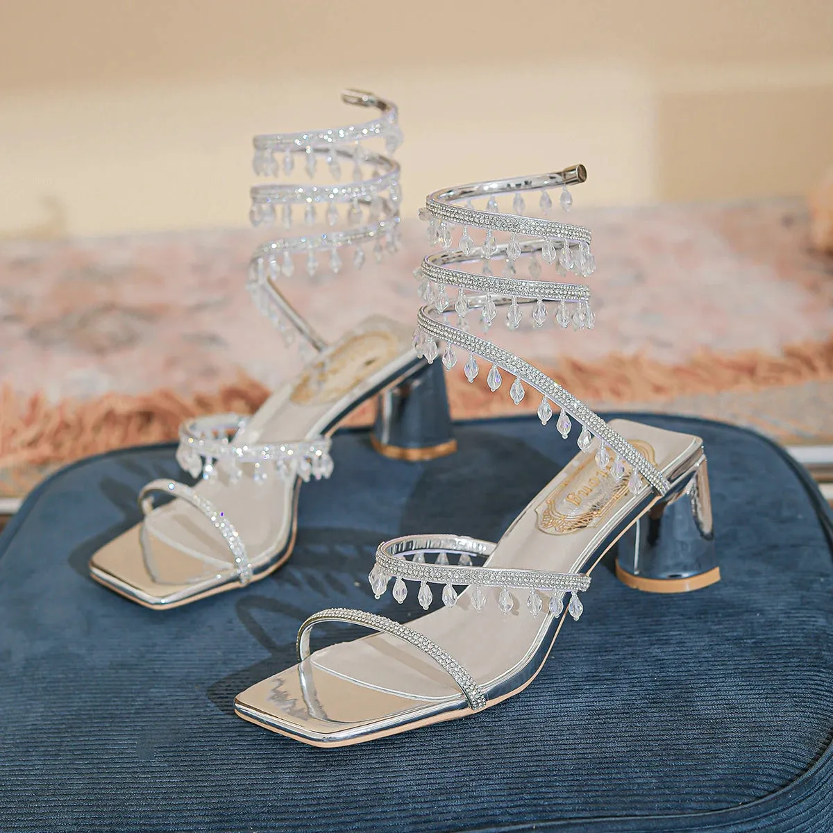 Hnzxzm 2024 Summer Luxury Women Sandals Fashion Square Head Rhinestone Pendant Crystal Mid Heel Party Wedding Shoes