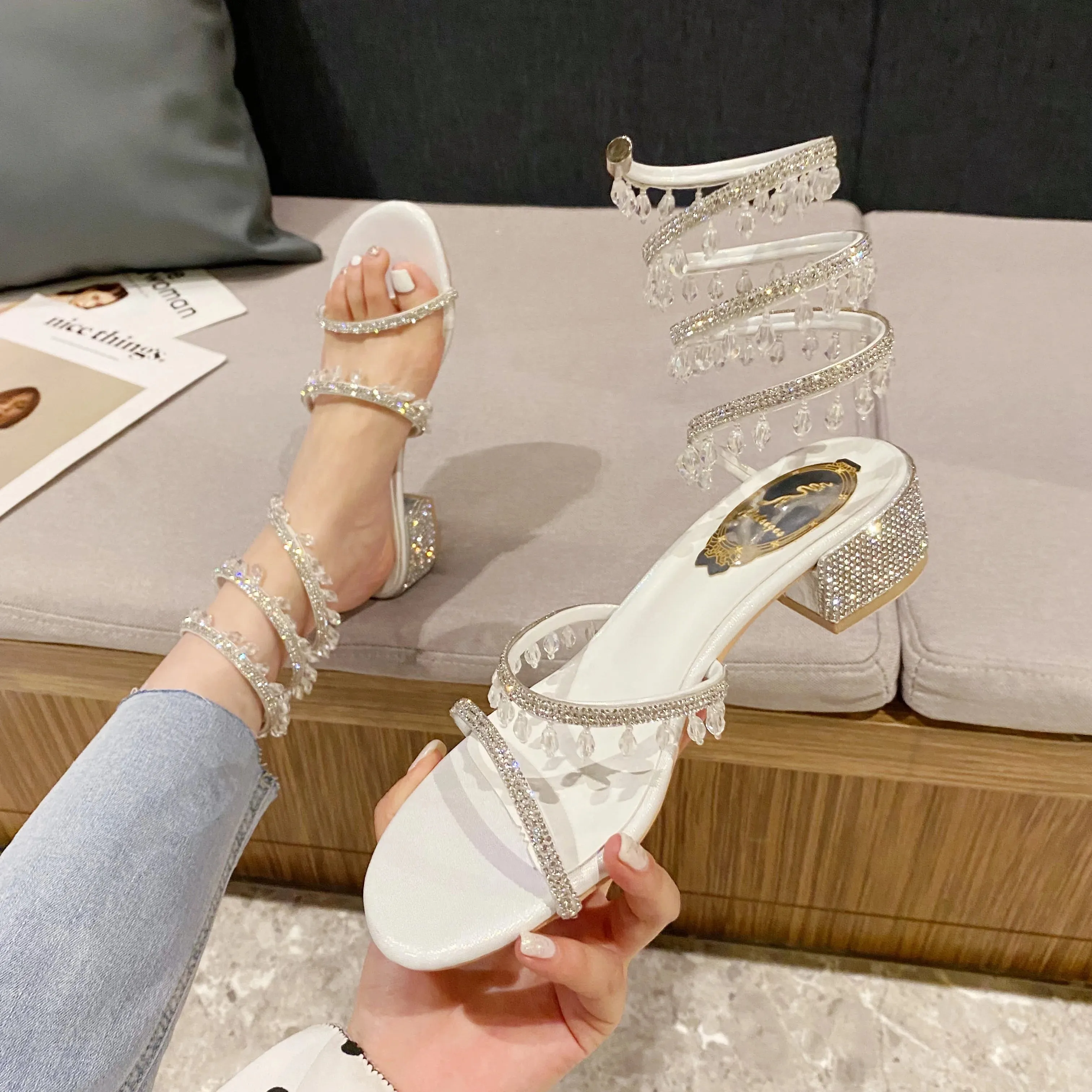 Hnzxzm 2024 Summer Luxury Women Sandals Fashion Square Head Rhinestone Pendant Crystal Mid Heel Party Wedding Shoes