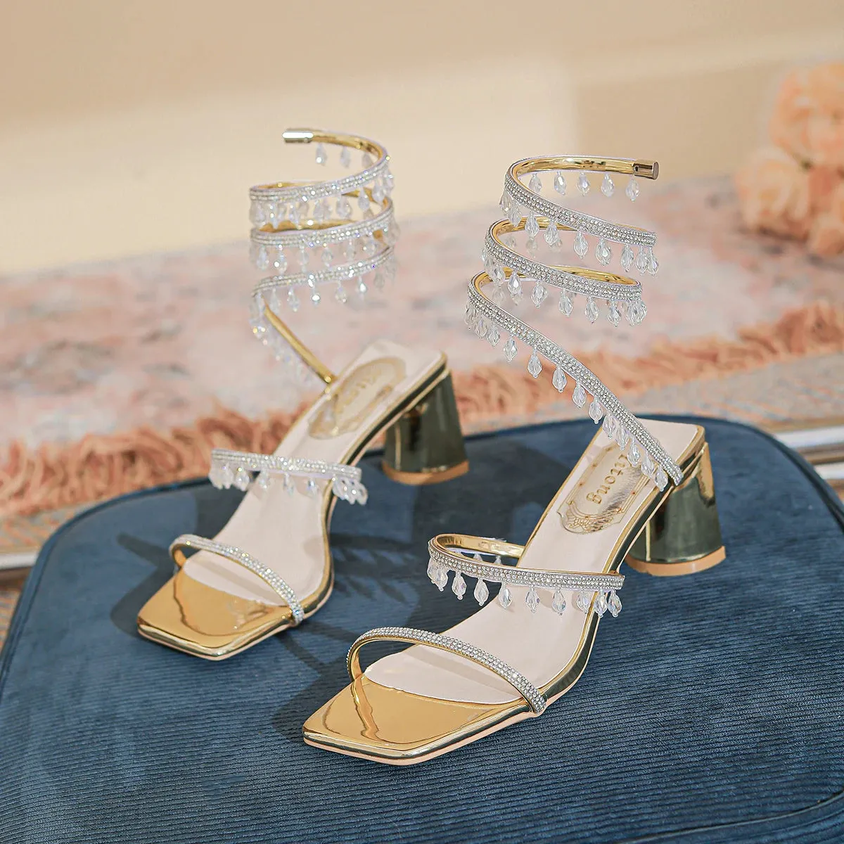Hnzxzm 2024 Summer Luxury Women Sandals Fashion Square Head Rhinestone Pendant Crystal Mid Heel Party Wedding Shoes