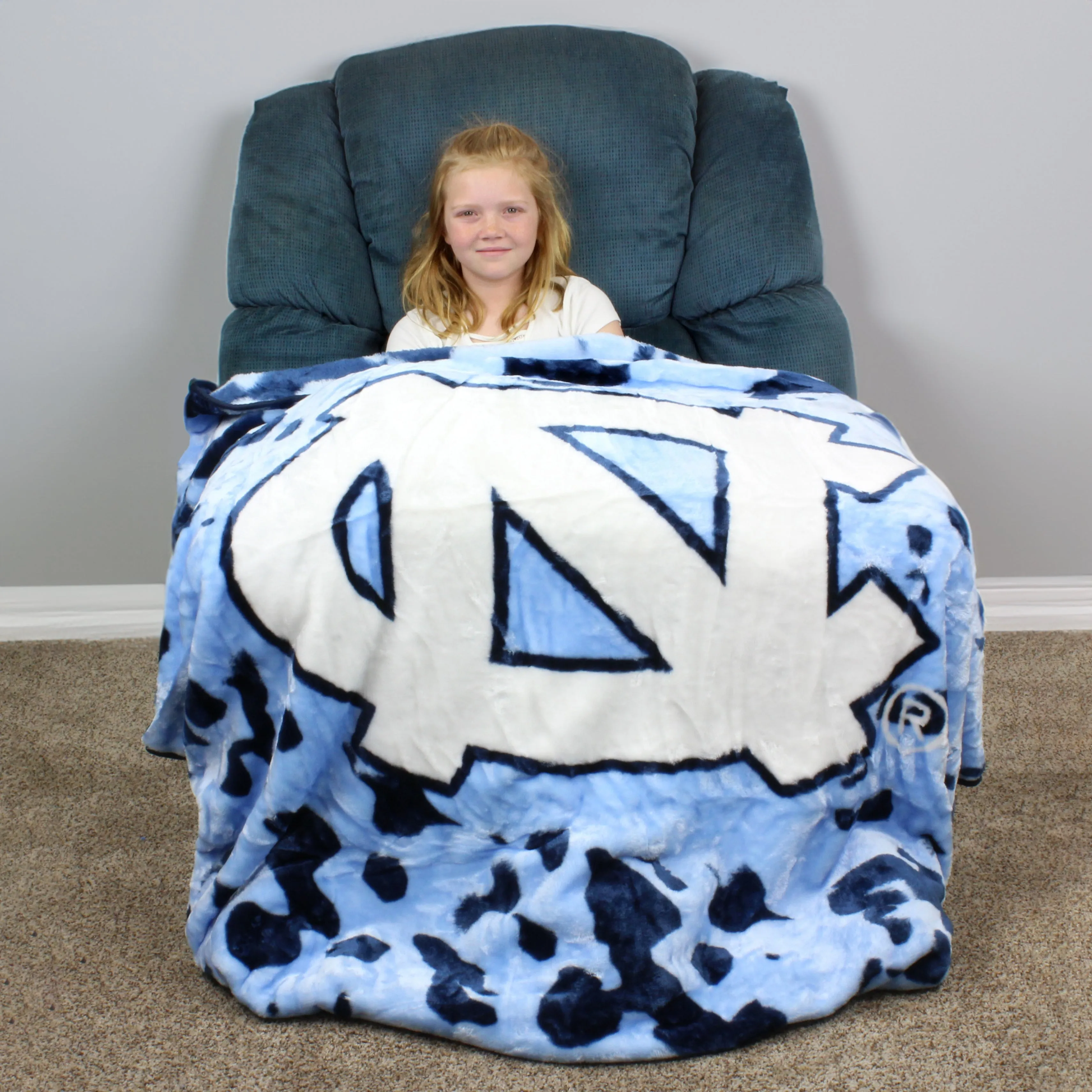 North Carolina Tar Heels Plush Throw Blanket, Bedspread, 86" x 63"