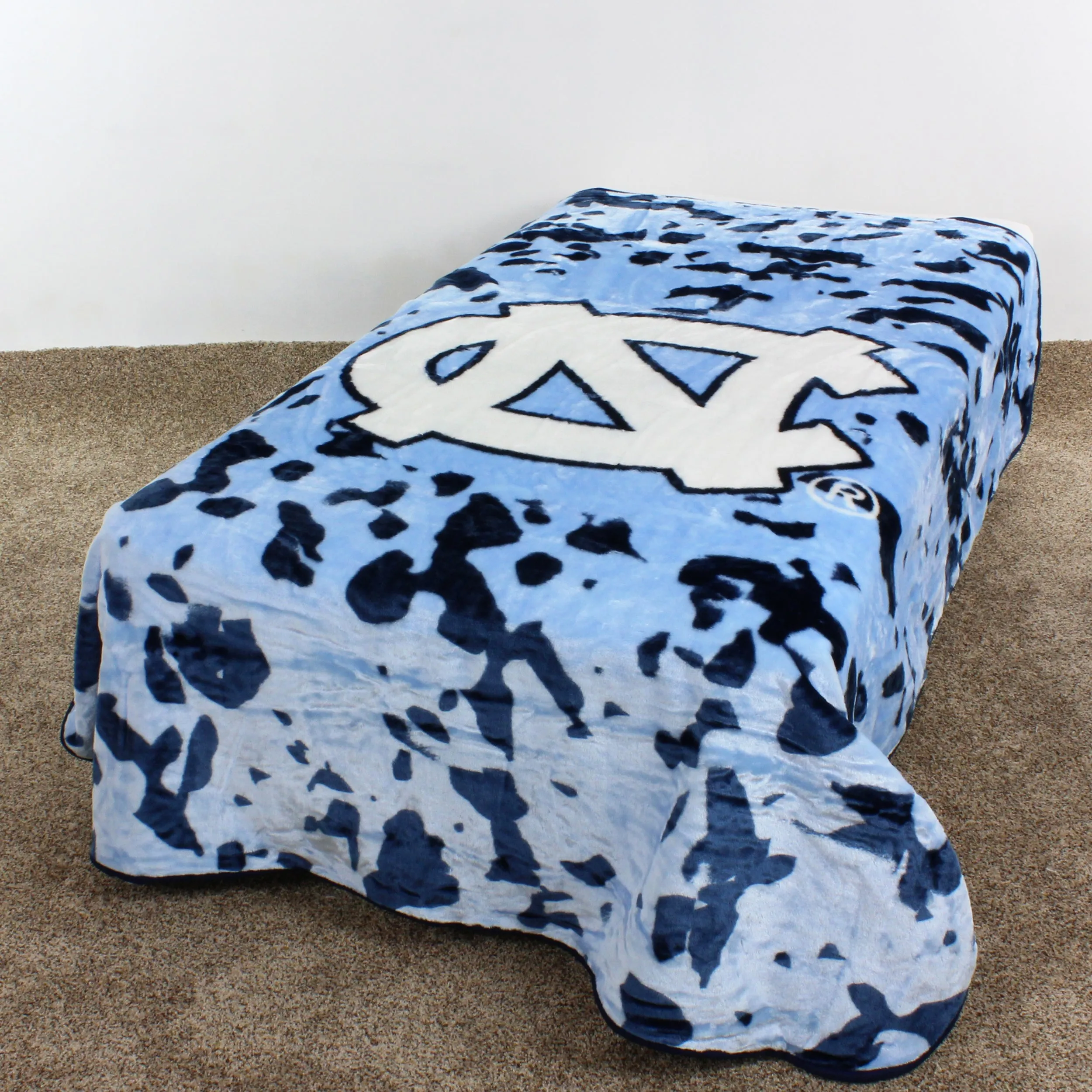 North Carolina Tar Heels Plush Throw Blanket, Bedspread, 86" x 63"